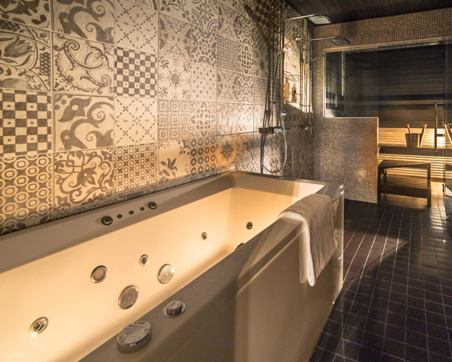 Bathroom 4, Hotelli Alma, Southern Ostrobothnia