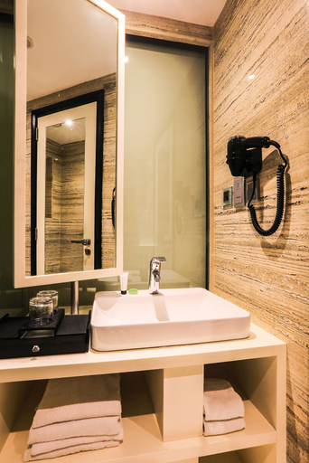 Bathroom 5, The Empresa Hotel, Mumbai Suburban