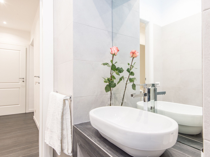 Bathroom 5, Residenza Ottaviano 105 by Hili, Rome