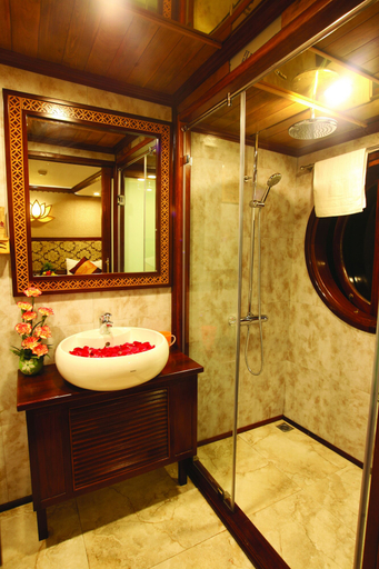 Bathroom 5, Oriental Sails, Hạ Long