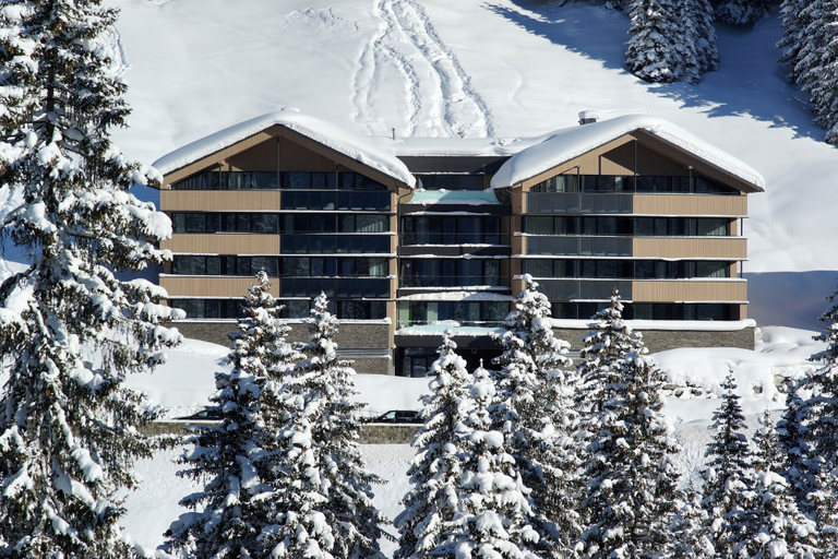 Exterior & Views