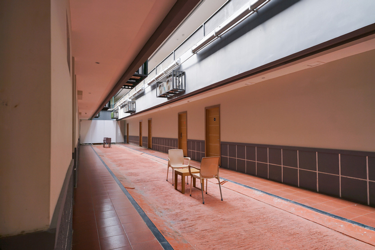 Exterior & Views 7