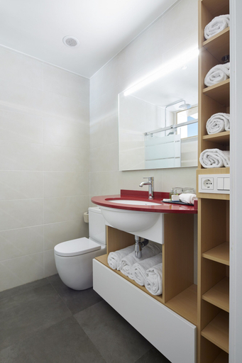 Bathroom 5, Hotel SANSEbay, Guipúzcoa