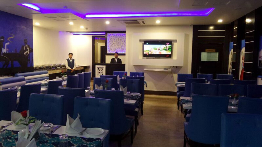Food & Drinks 5, Hotel WTI Airport, Delhi