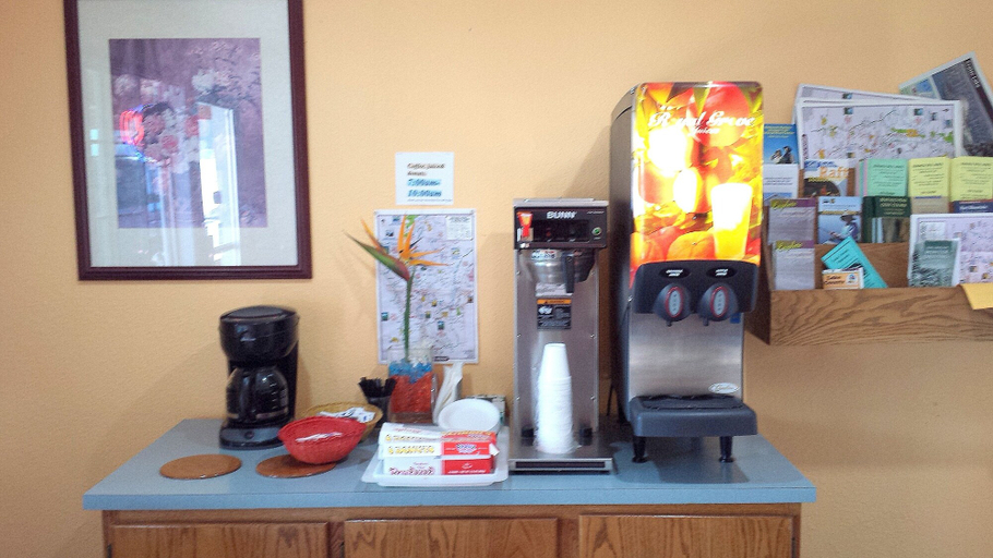 Food & Drinks 5, Executive Inn & Suites, Lake