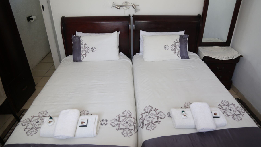 Bedroom 3, Roba Monakedi Guest Lodge, Ngaka Modiri Molema