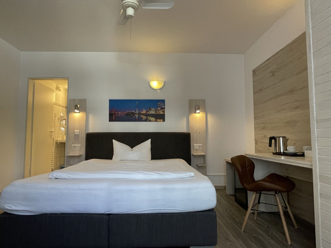 Bedroom 4, City Lounge Hotel, Düsseldorf