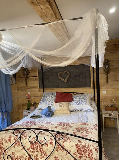Bedroom 3, La suite inoubliable Avec jacuzzi, Var