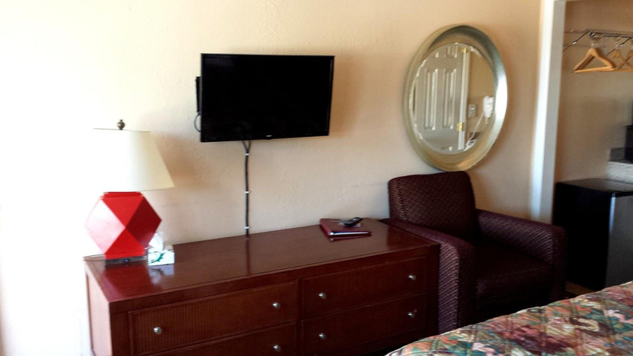 Others 5, Executive Inn & Suites, Lake