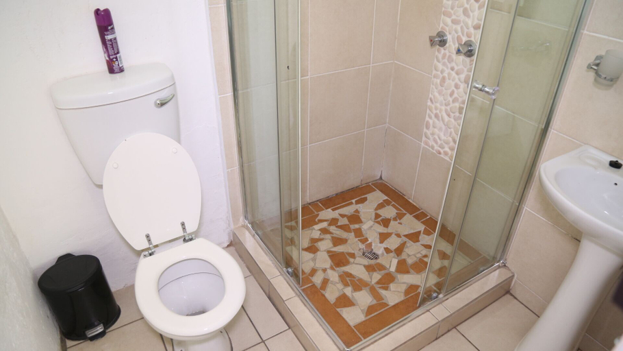 Bathroom 4, Roba Monakedi Guest Lodge, Ngaka Modiri Molema