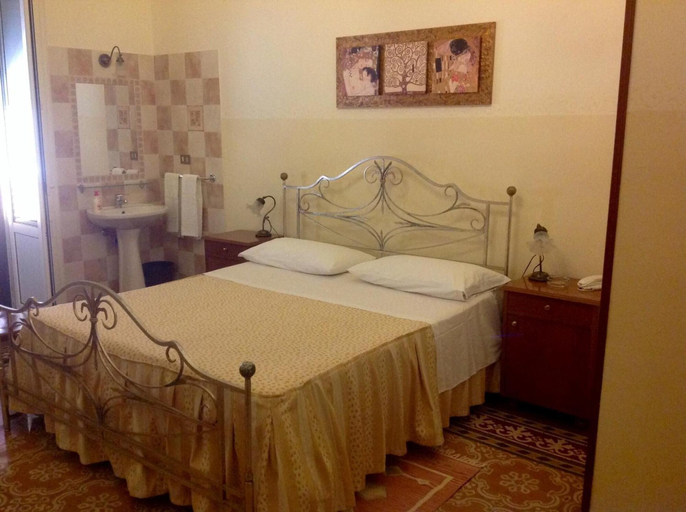 Bedroom 5, Albergo Cavour, Palermo