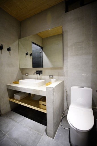 Bathroom 3, Looft, Pingtung