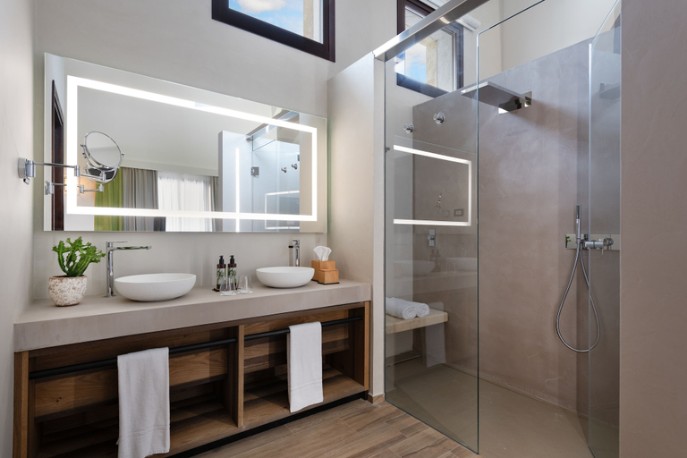 Bathroom 5, Momentum Resort, Trapani