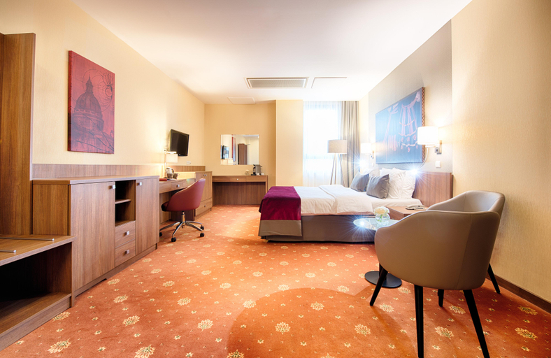 Bedroom 2, Leonardo Royal Hotel Warsaw, Warsaw