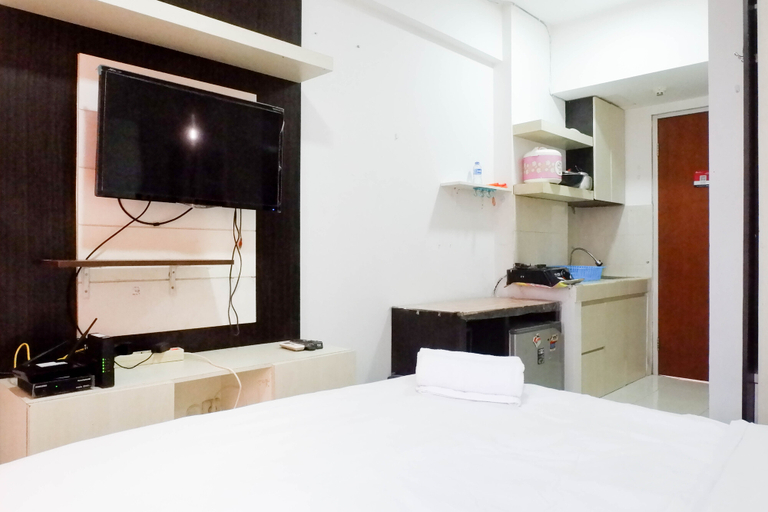Bedroom 4, Simply Cozy Studio Apartment at Puncak Kertajaya By Travelio, Surabaya