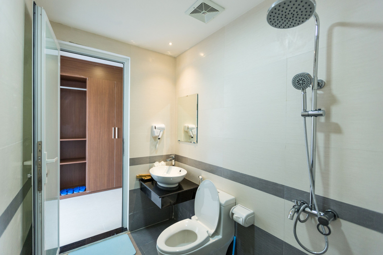 Bathroom 3, Vivian Hotel, Da Nang