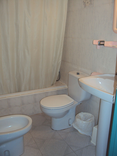 Bathroom 4, Hostal Manolo, Almería