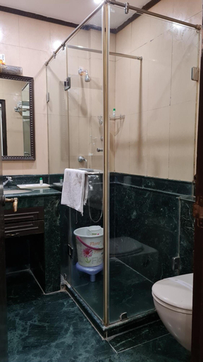 Bathroom 5, Hotel Diplomat Residency, Delhi