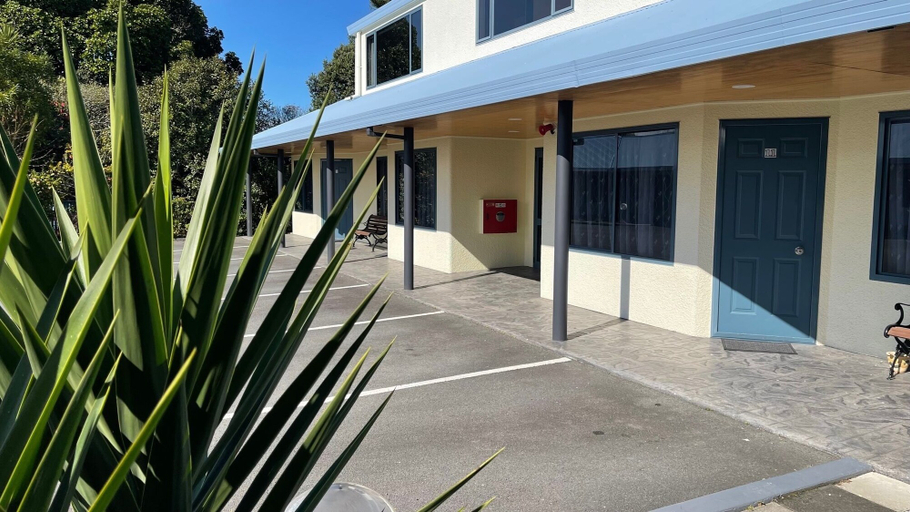 Exterior & Views 2, Bassingers Motor Lodge, Horowhenua