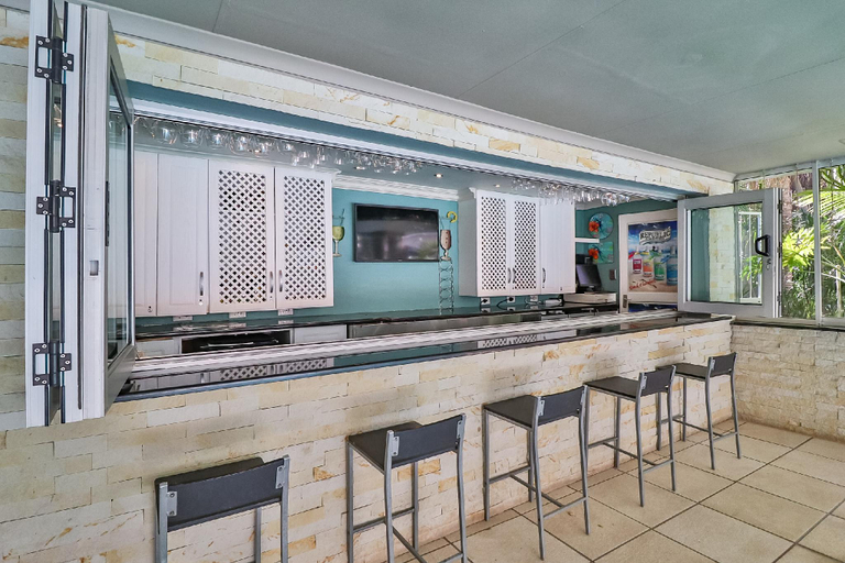 Food & Drinks 5, Club Cocomo Hartbeespoort, Bojanala