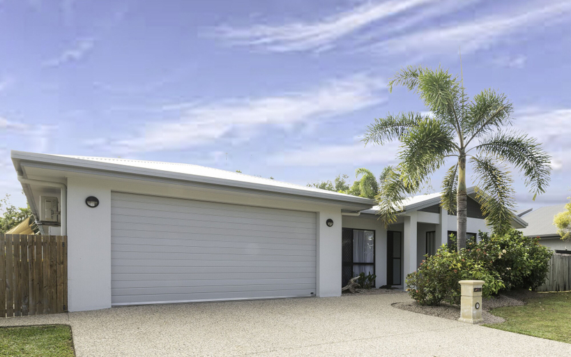 Exterior & Views, Beach bliss Queen bed BBQ Pool Netflix, Cairns
