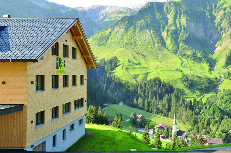 Exterior & Views