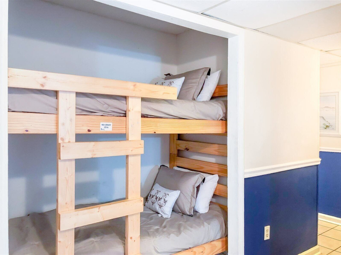 Bedroom 3, Moondrifter 608, Bay