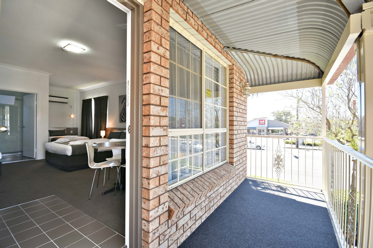 Exterior & Views 7