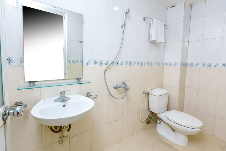 Bathroom 3, OYO 604 Queen Hotel, Hoàn Kiếm