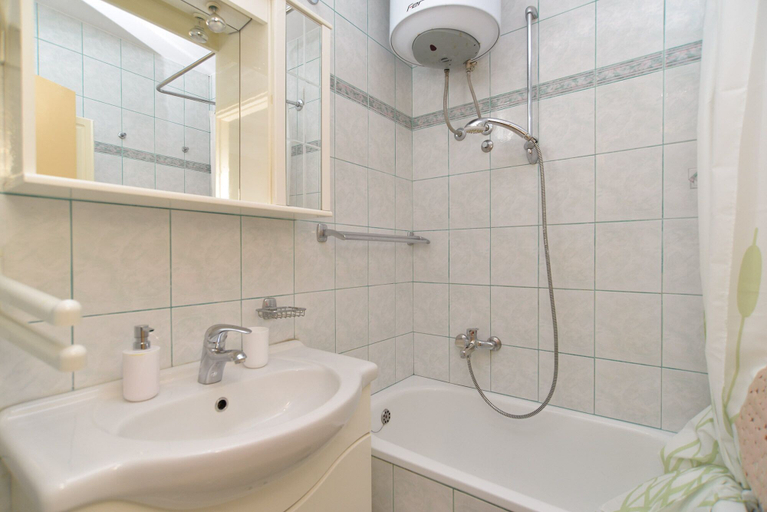 Bathroom 3, Apartment 1905, Pula