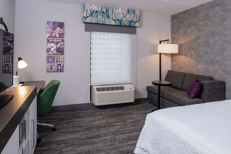Bedroom 3, Hampton Inn & Suites Winston-Salem Downtown, Forsyth
