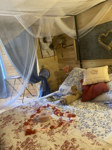 Bedroom 2, La suite inoubliable Avec jacuzzi, Var