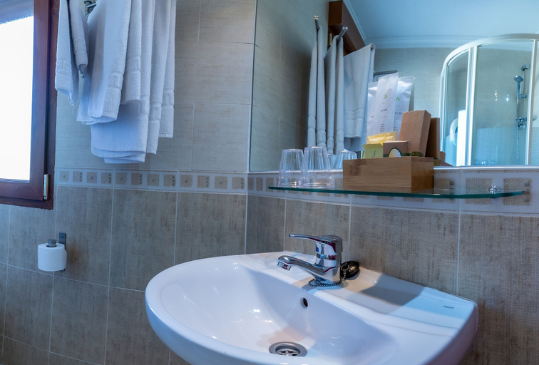 Bathroom 4, Hostal Rural El Caño by Viverestays, Madrid