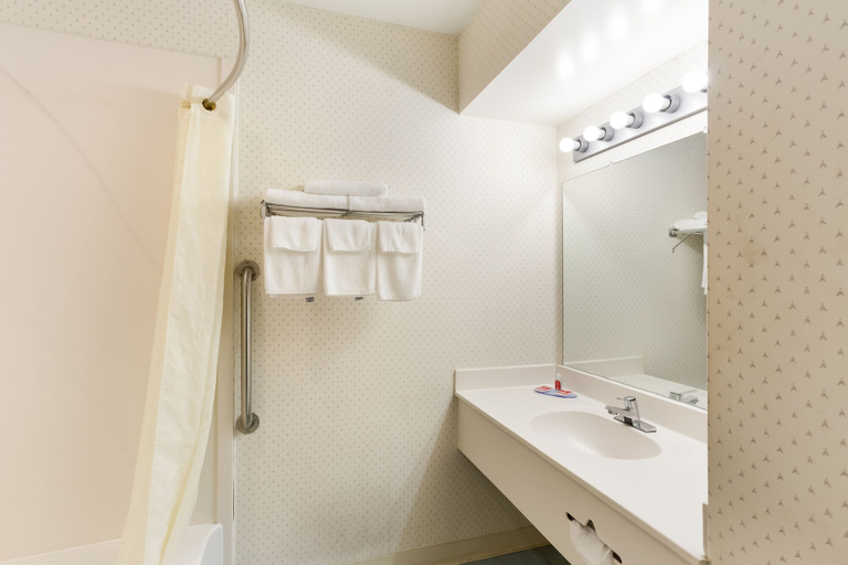 Bathroom 4, Malone Inn, Franklin