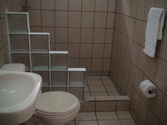 Bathroom, VAL HOTEL MANUEL ANTONIO, Aguirre