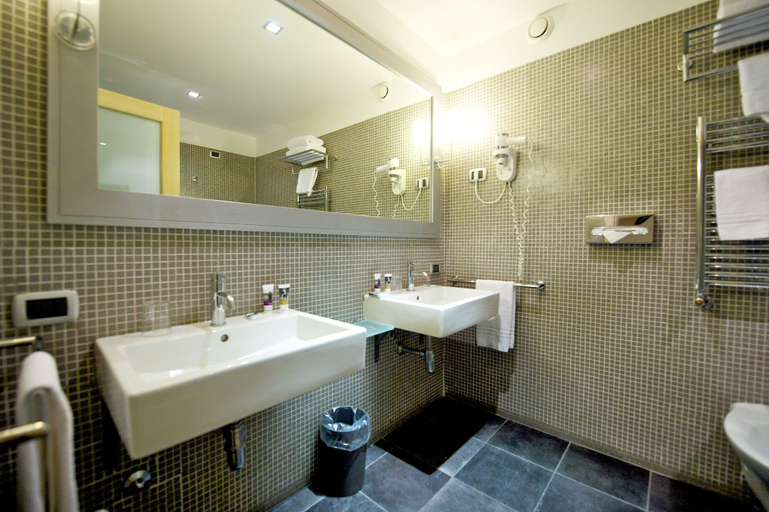 Bathroom 4, Mercure Palermo Centro, Palermo