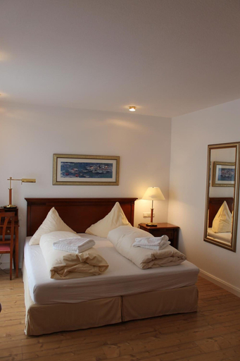 Bedroom 4, Vier Jahreszeiten Bensersiel, Wittmund