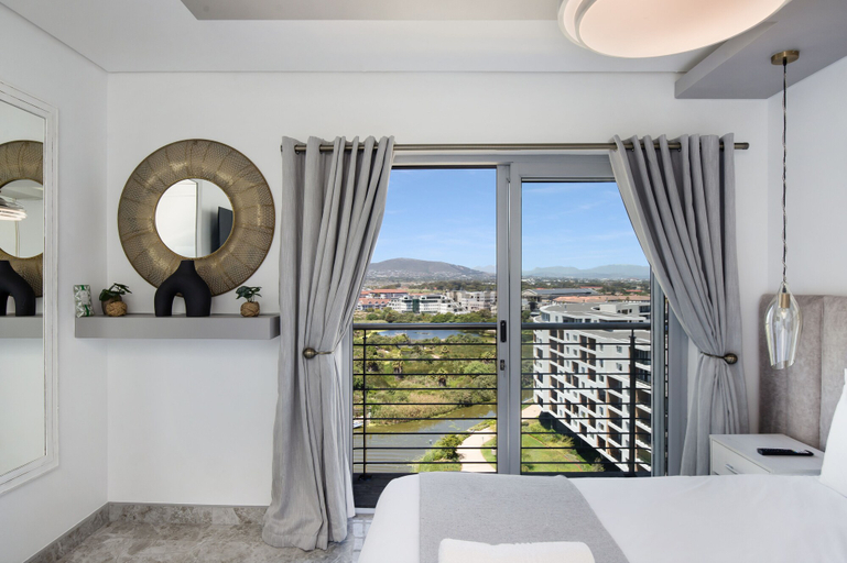 Others 5, Knightsbridge E906, City of Cape Town