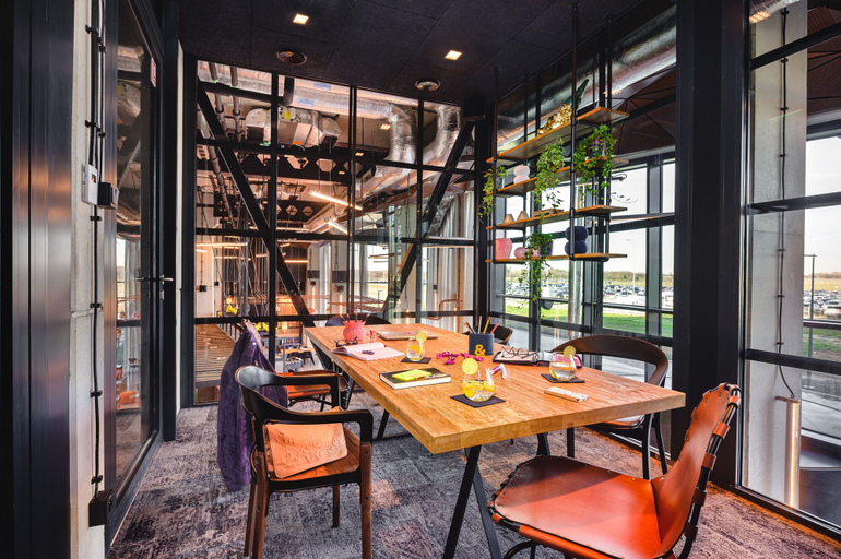 Food & Drinks 5, Moxy Poznan Airport, Poznań City