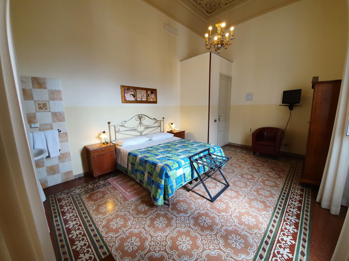 Bedroom 5, Albergo Cavour, Palermo