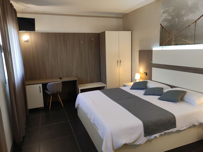 Bedroom 4, Therra Lodge, Treviso