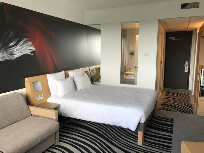 Bedroom 3, Novotel Poitiers Site du Futuroscope, Vienne