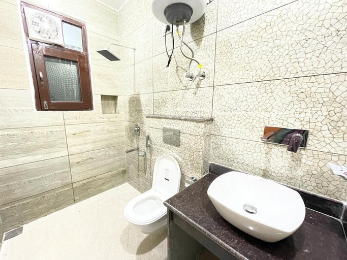 Bathroom 3, Hotel Centre Point, Srinagar