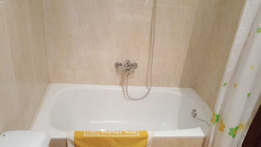 Bathroom 3, Hotel Sol, Córdoba
