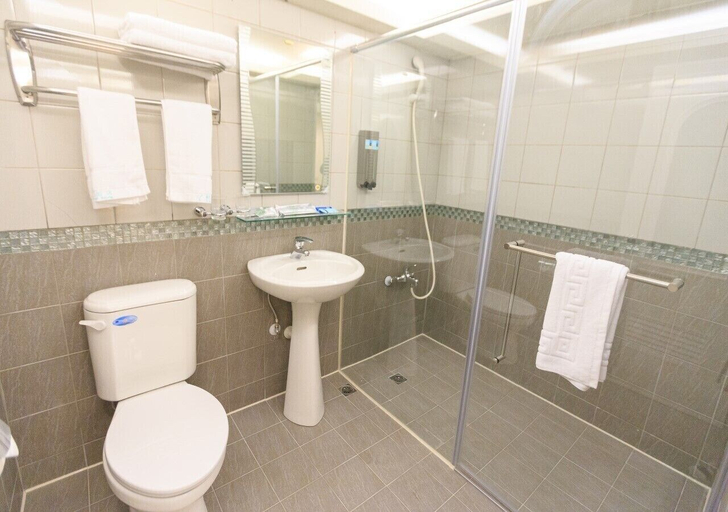 Bathroom 4, Travel Young, Kaohsiung