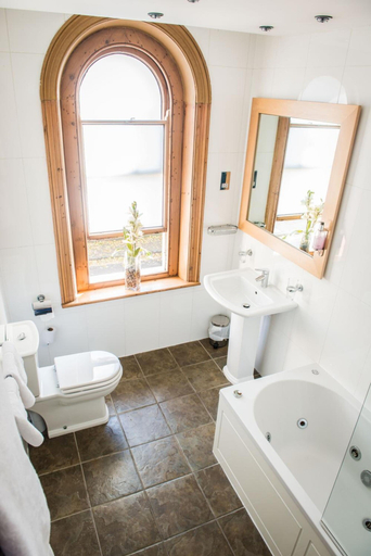Bathroom 5, Regent Hotel, Doncaster