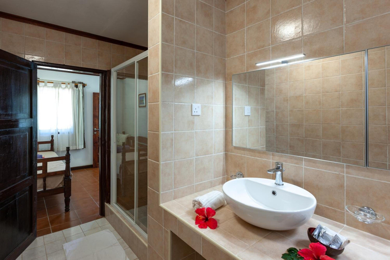 Bathroom 5, Hotel Cote d'Or Lodge