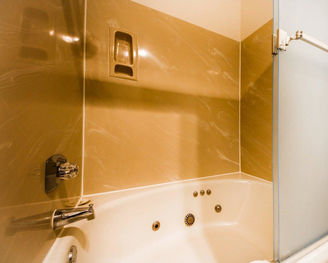 Bathroom 4, Quality Inn Petaluma - Sonoma, Sonoma