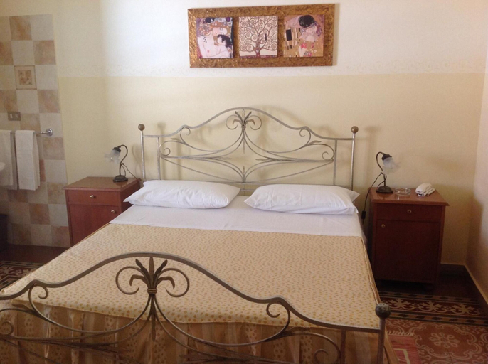 Bedroom 3, Albergo Cavour, Palermo
