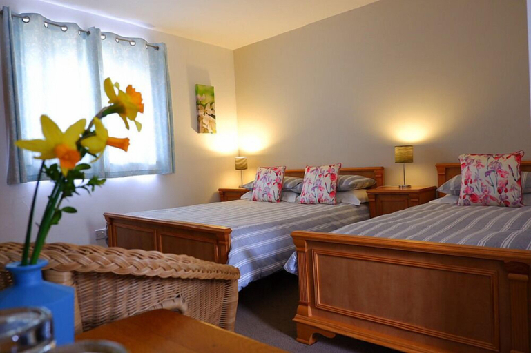Bedroom 2, Castle Inn, Powys